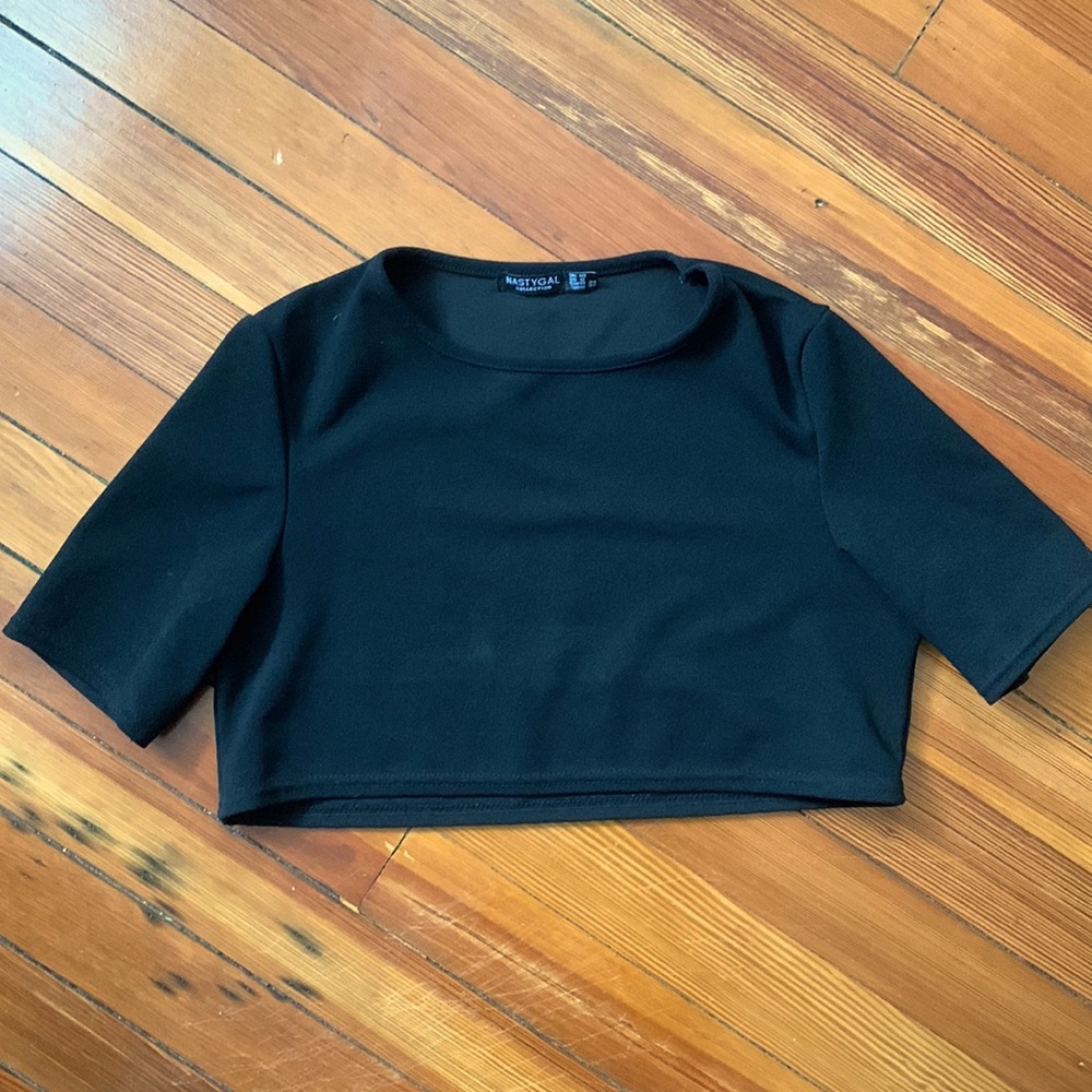 Super crop tee 🖤